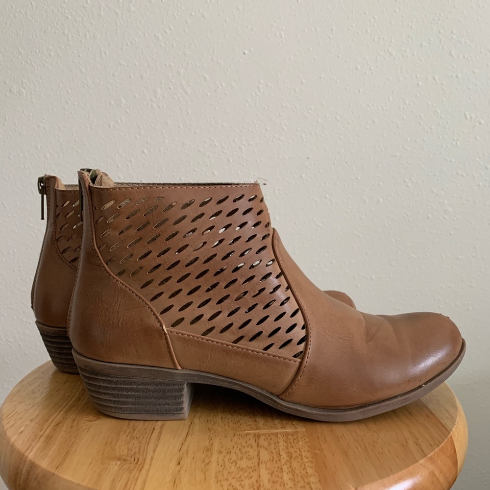 Zigi Soho ‘Ajay’ ankle booties